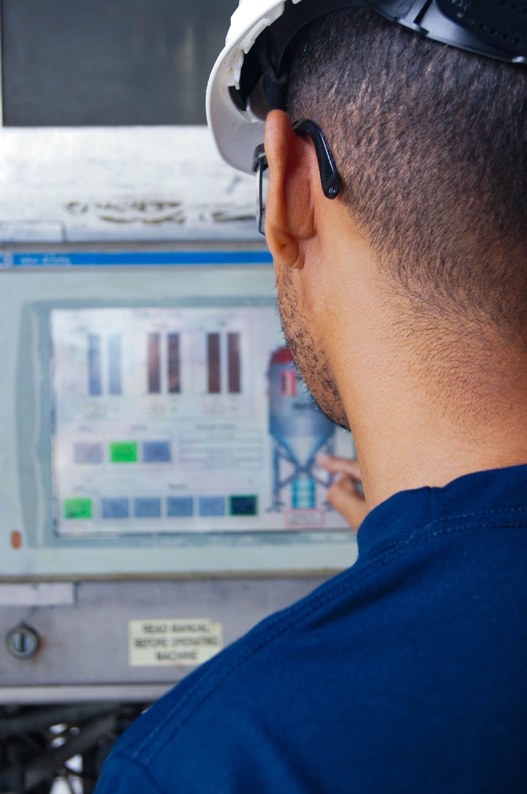 Control engineer at an HMI workstation in a process plant